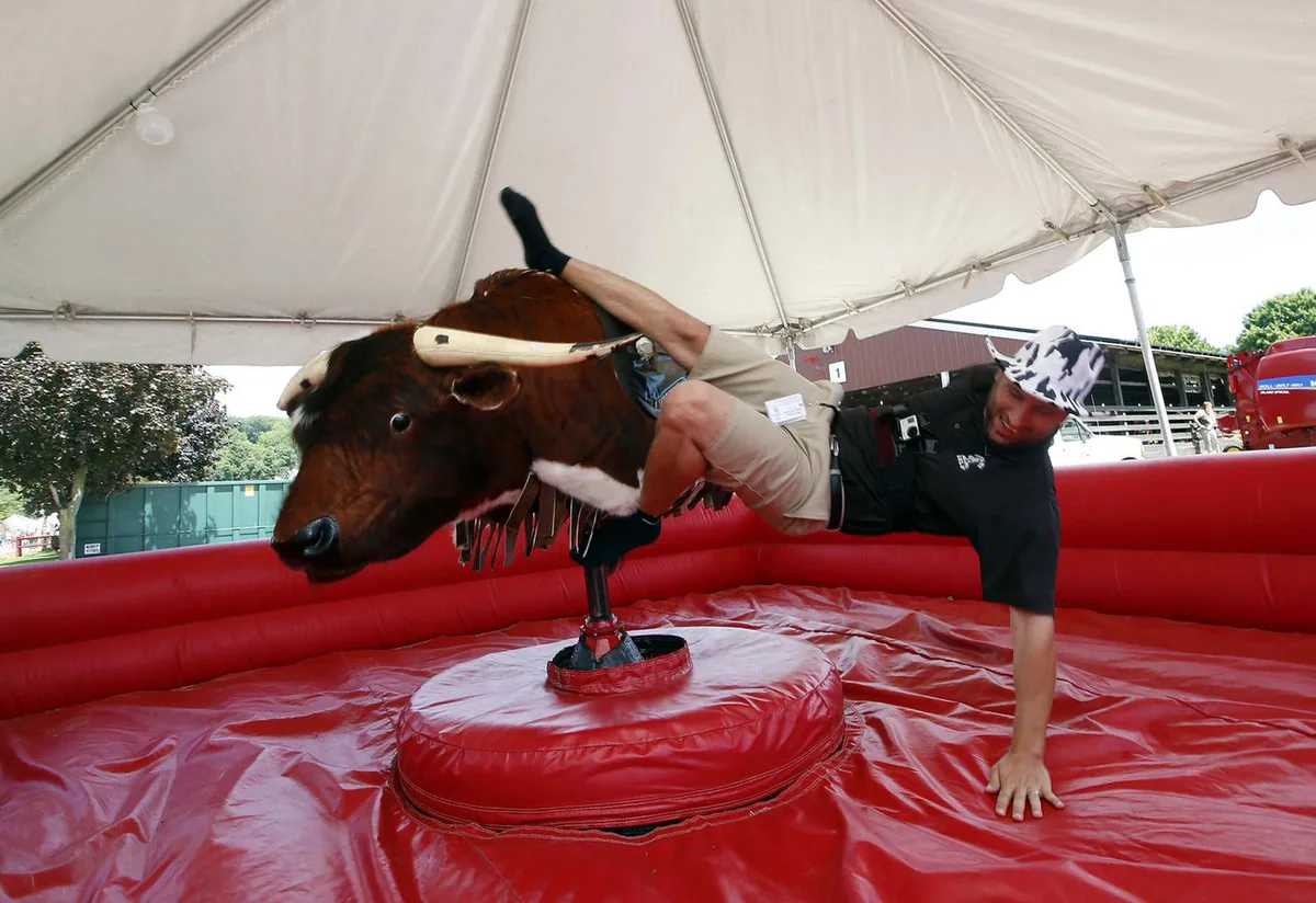 Mechanical bull ride